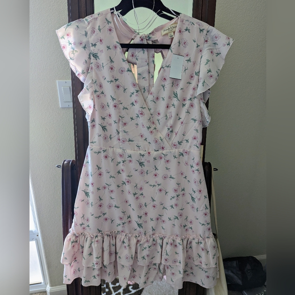 THREADS AND STATES Floral Flutter Sleeve Tiered Ruffle Dress, Lrg